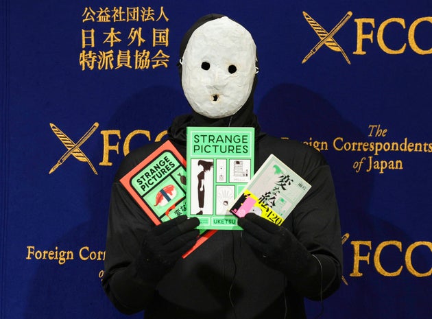 雨穴さん、「世界ミリオンセラー出版」を記念し2025年1月16日外国人特派員協会にて記者会見した（株式会社双葉社プレスリリースより）