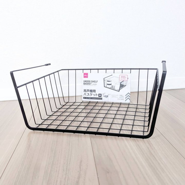 ダイソー「吊戸棚用バスケット(黒)」