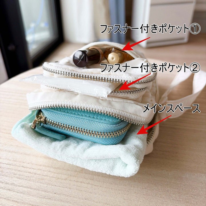 3COINS(スリーコインズ)「はっ水ミニショルダーバッグ」