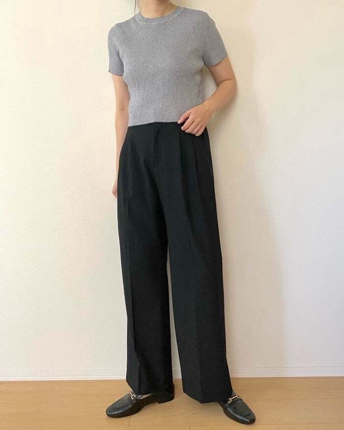GU「タックワイドパンツ」
