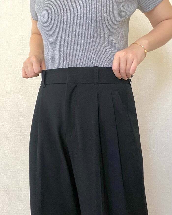 GU「タックワイドパンツ」