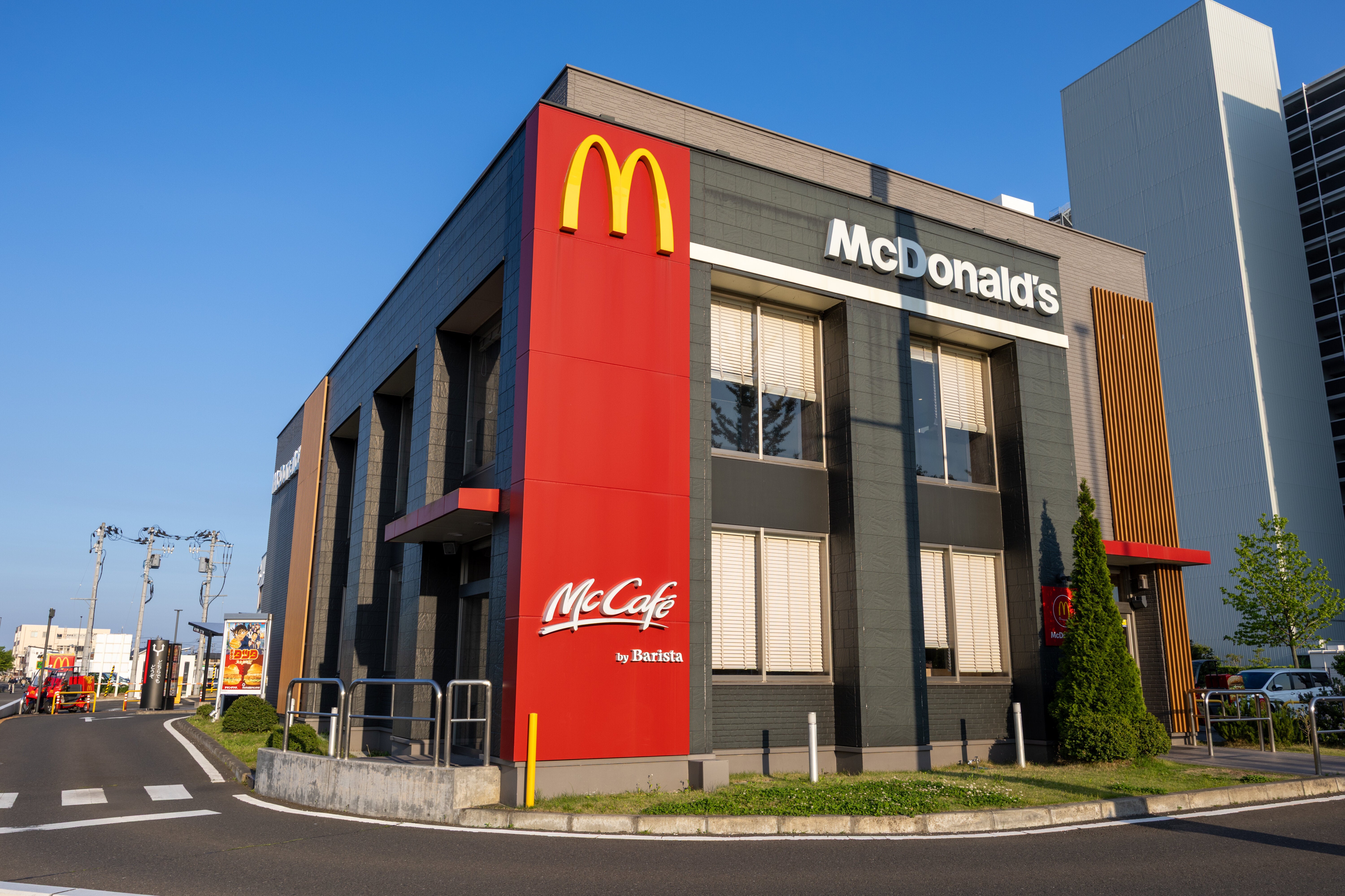 マック新作の『ご当地バーガー』が絶品です！「北海道じゃがチーズてりやき」を含む全3種類を食べ比べ、その魅力を検証してみた！《実食レビュー》