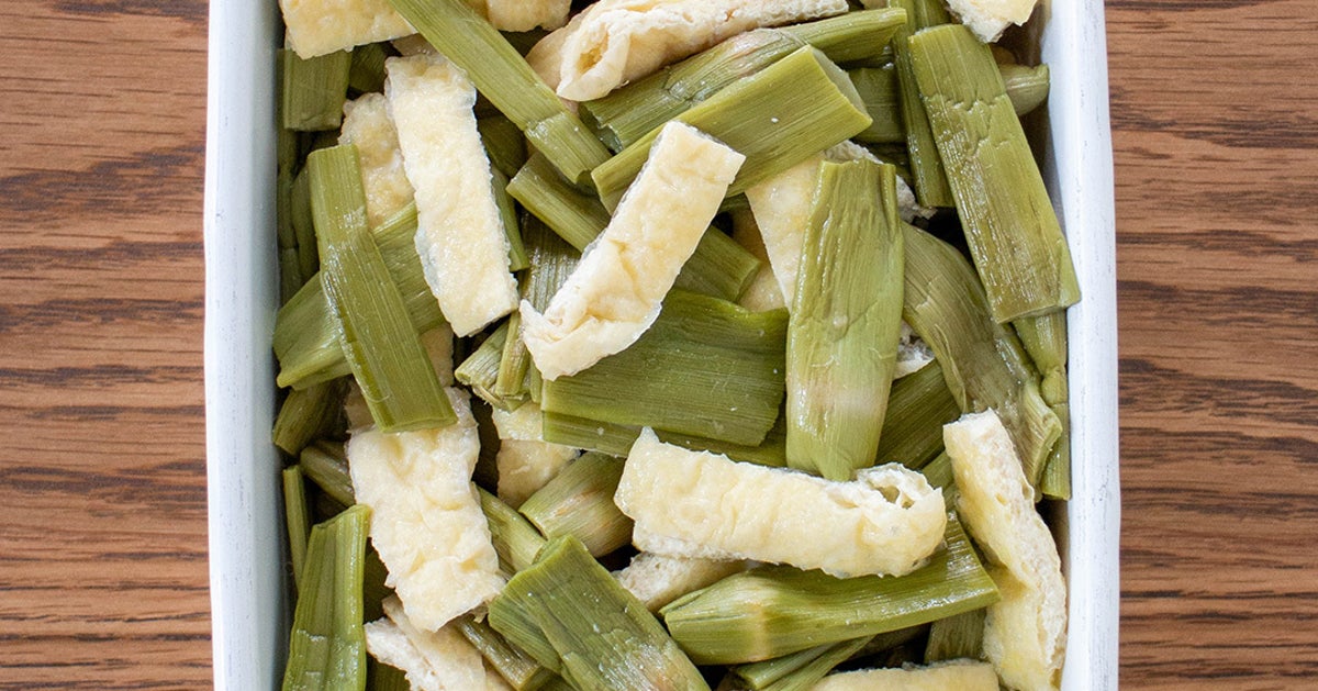 【高知まで買いに行く、隠れた名物】うま味がじゅわ〜。一度食べたらハマること間違いなしの「イタドリと油揚げのお浸し」