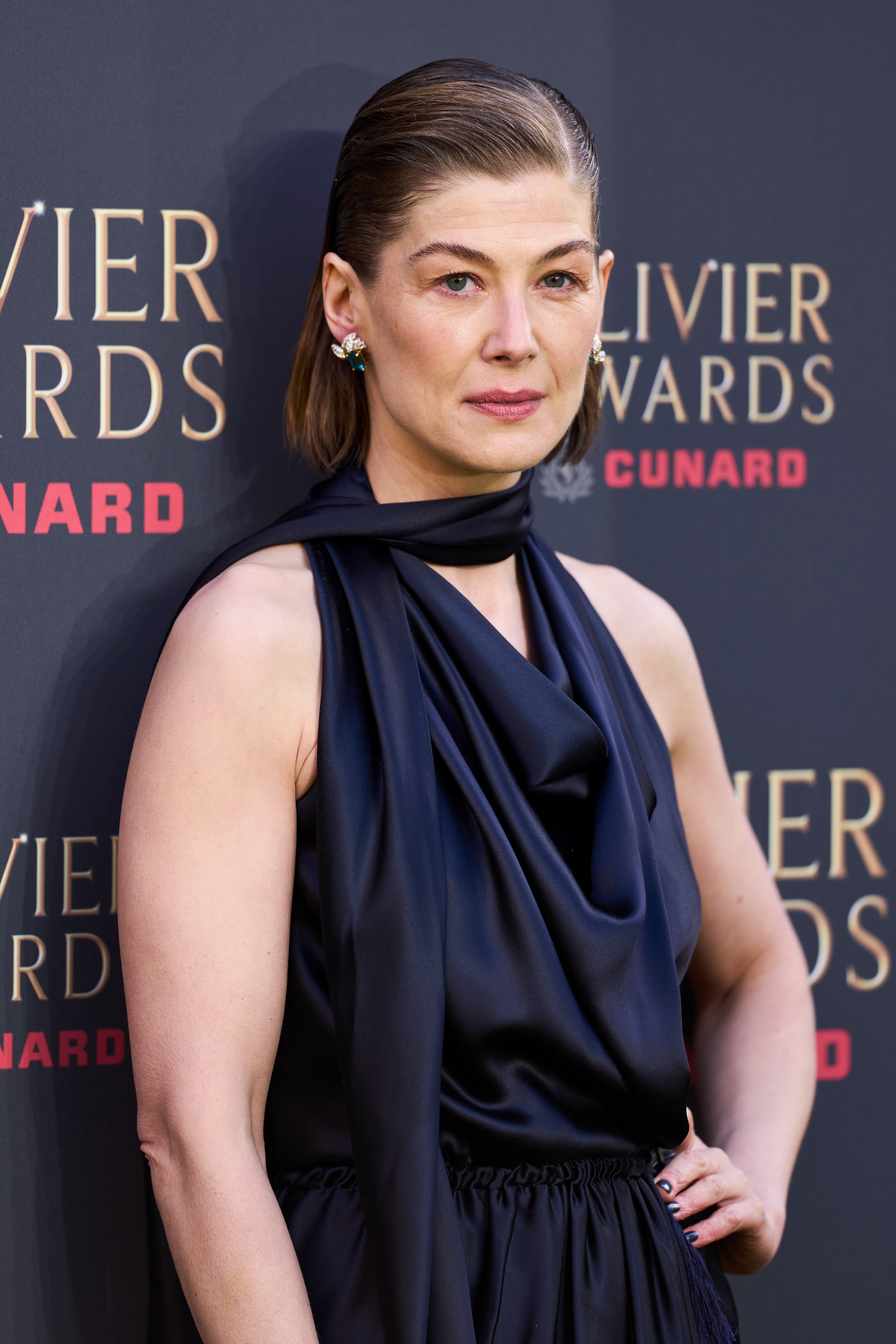 Rosamund Pike Calls Out Audience Member For Texting During West End Show