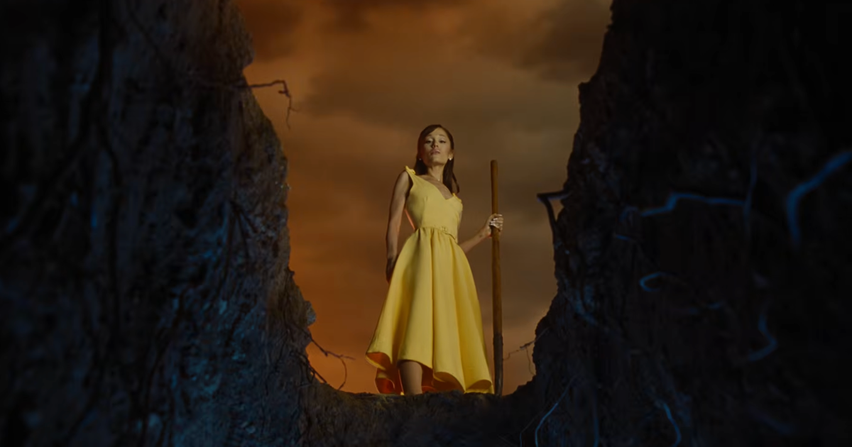 Ariana Grande Haunts Justin Long in New Video