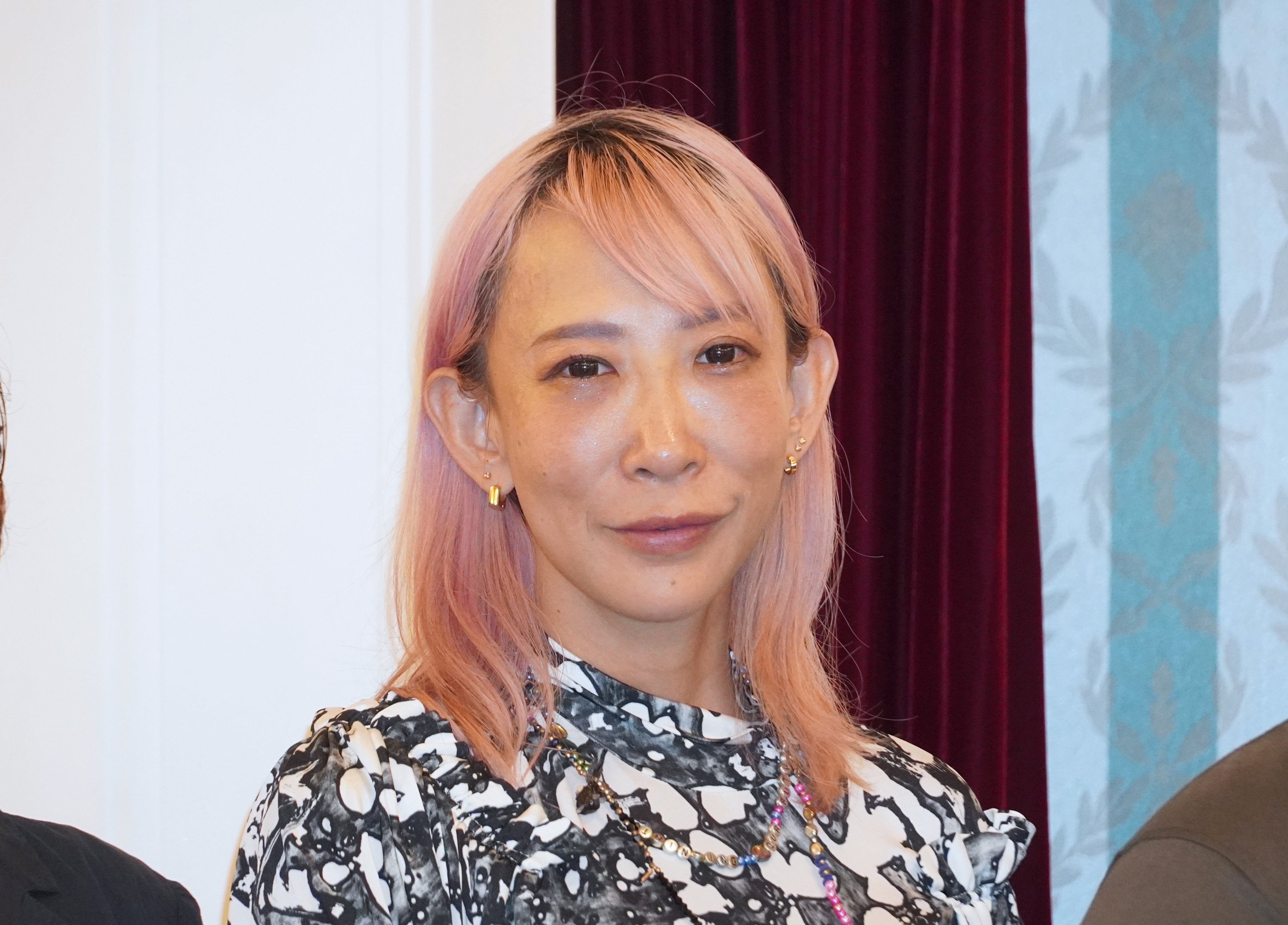 蜷川実花が「モネの家」を撮るとこうなる⇨色彩あふれる空間に「ため息が出るほど素敵」「美意識を感じる」