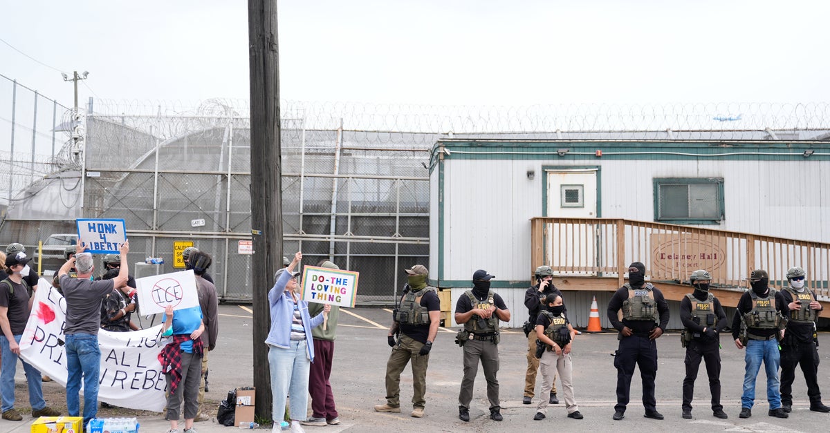 https://img.huffingtonpost.com/asset/6a1f325f1400001cb16b4080.jpeg?cache=5LI9DaxzS6&ops=1200_630