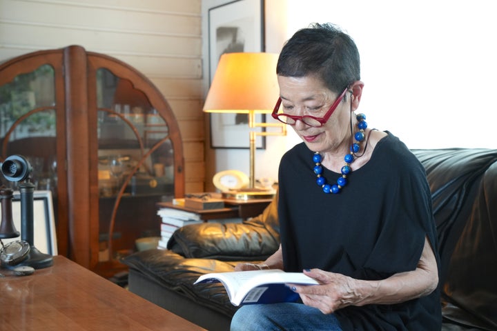 自宅で取材に応じる鳥取絹子さん