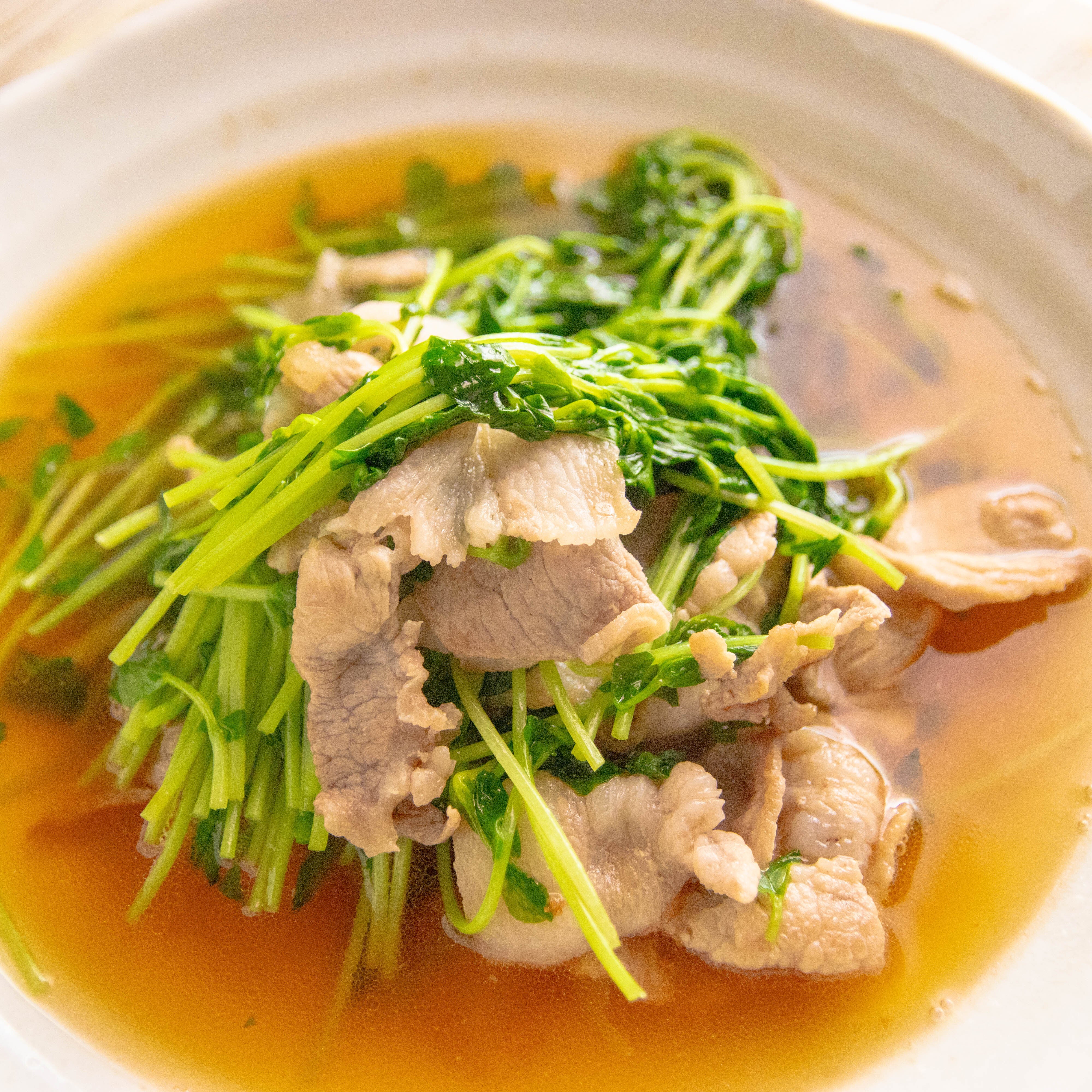 【節約食材で満足おかず】豚こまと豆苗はめんつゆで仕上がる！食卓にあったらほっとする、簡単おかずレシピ