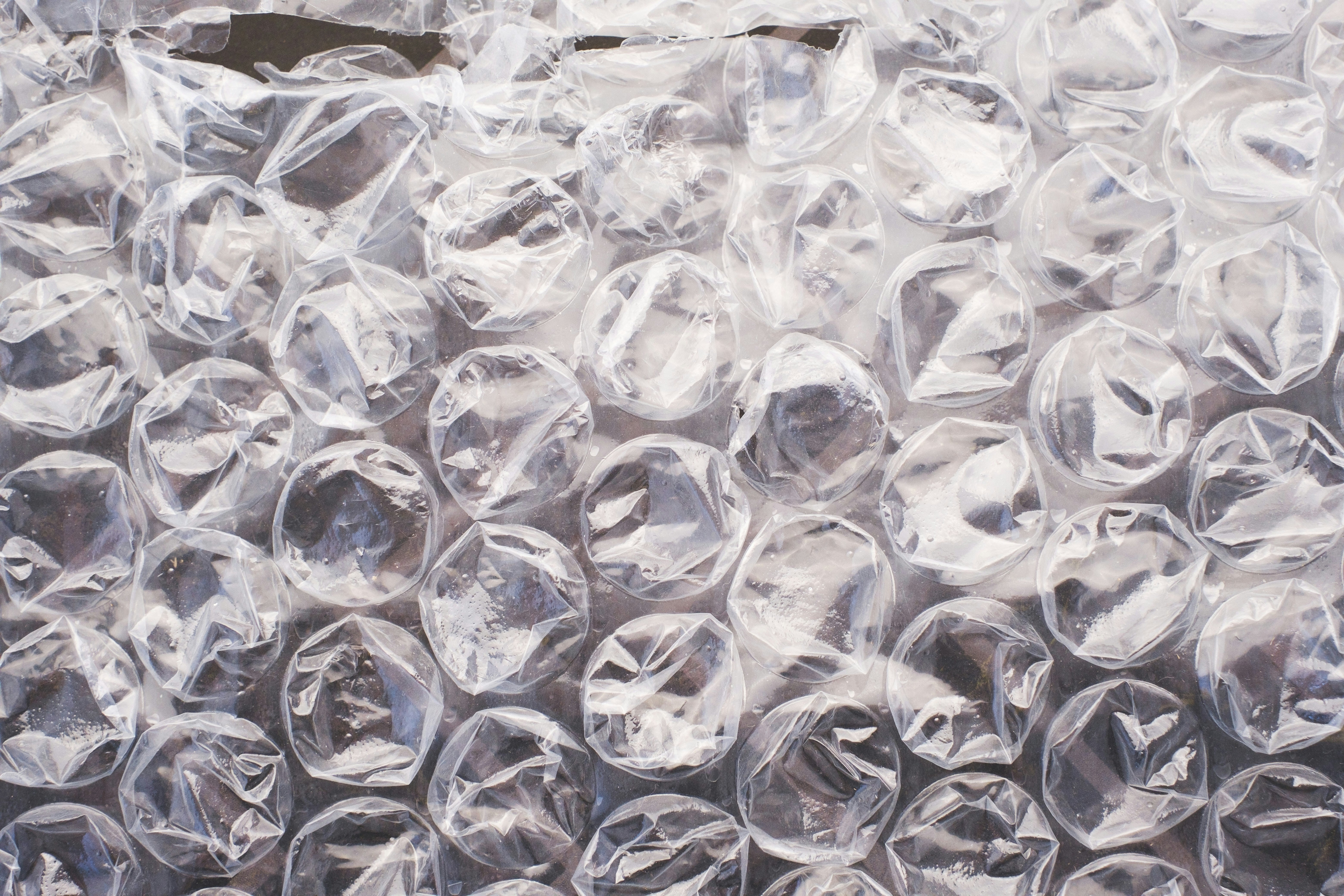 People Left Stunned As They Learn Why Bubble Wrap Was Originally Invented