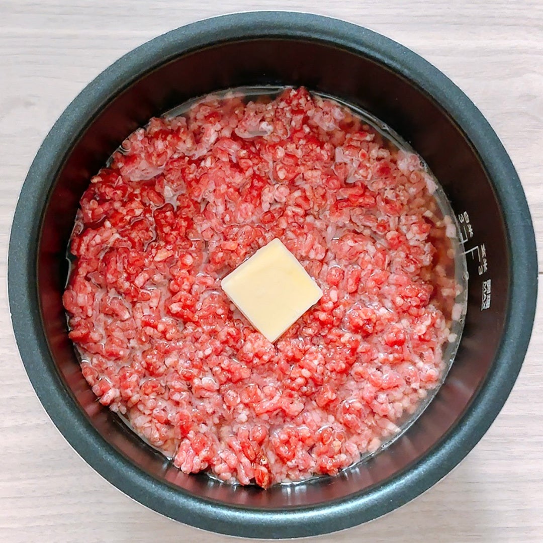 【ひき肉、フライパンで焼くのやめた】炊飯器に入れたら、すごいのができた