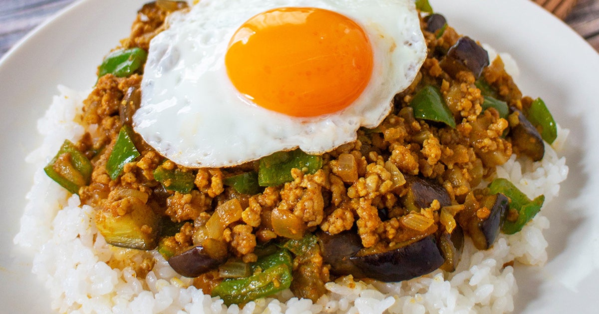 【暑い日に食べたい】おかわりが止まらない!見た目も味も大満足の「なすとピーマンのキーマカレー」
