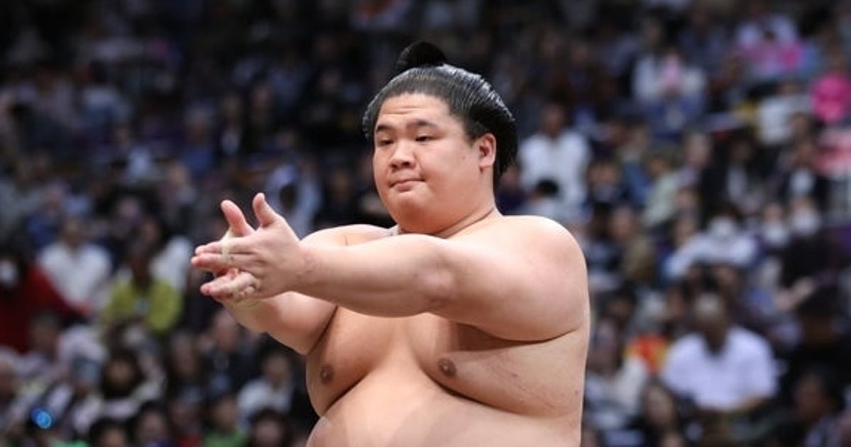 元力士が作る肉300グラムの巨大サンドイッチを体験！
