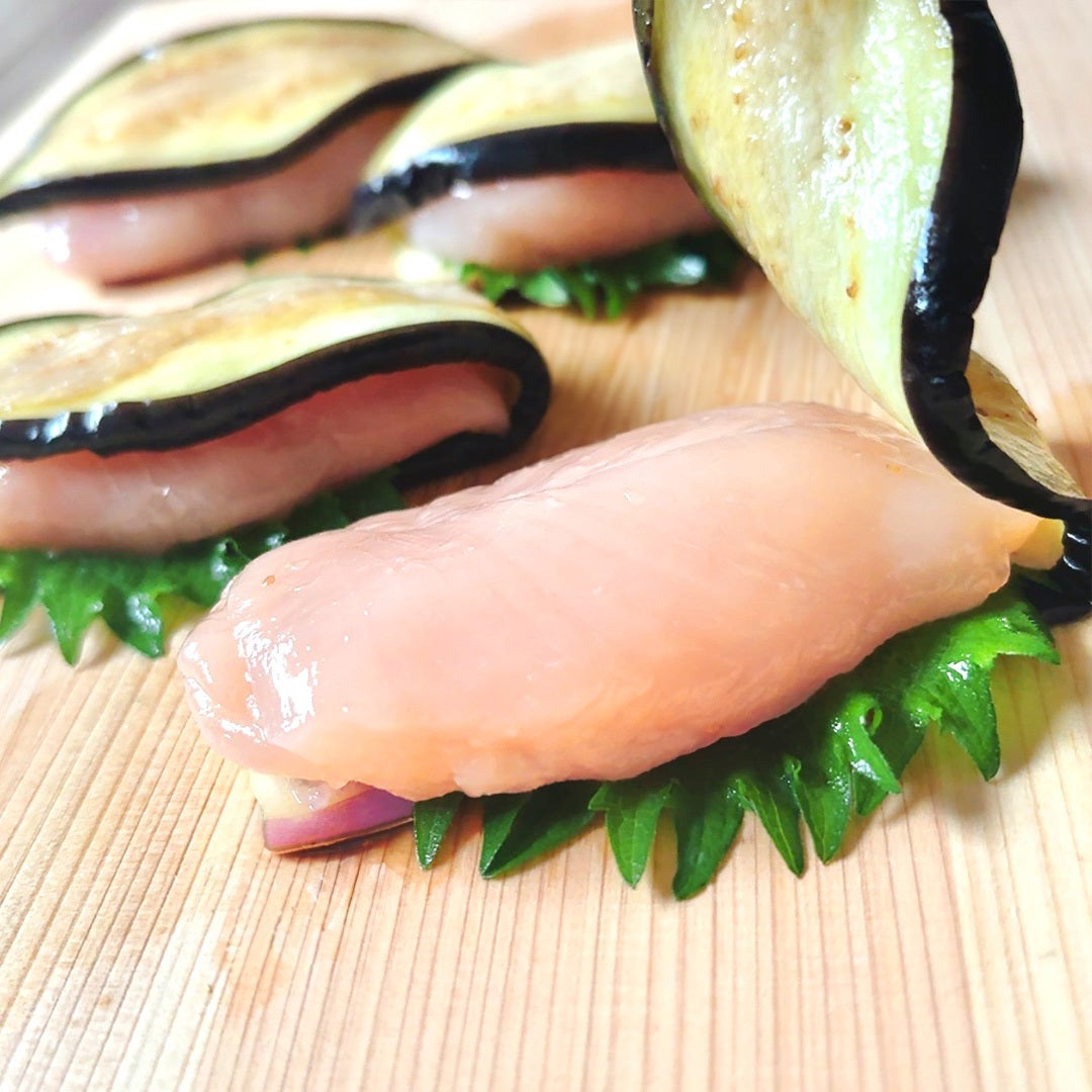 【なすに挟んで焼くだけ】ささみがごちそうに変わった。ご飯3杯いける