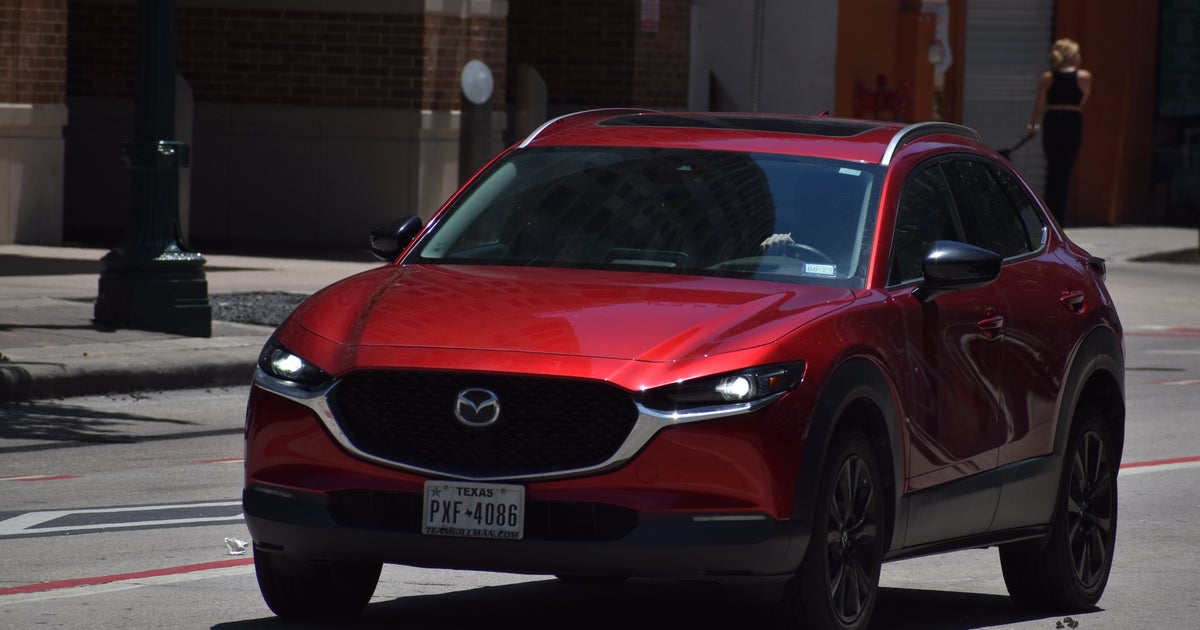 「GPSに従った」70歳女性、マツダCX-5で線路を300m走行⇨立ち往生、通勤路線が2時間超運休に（米）