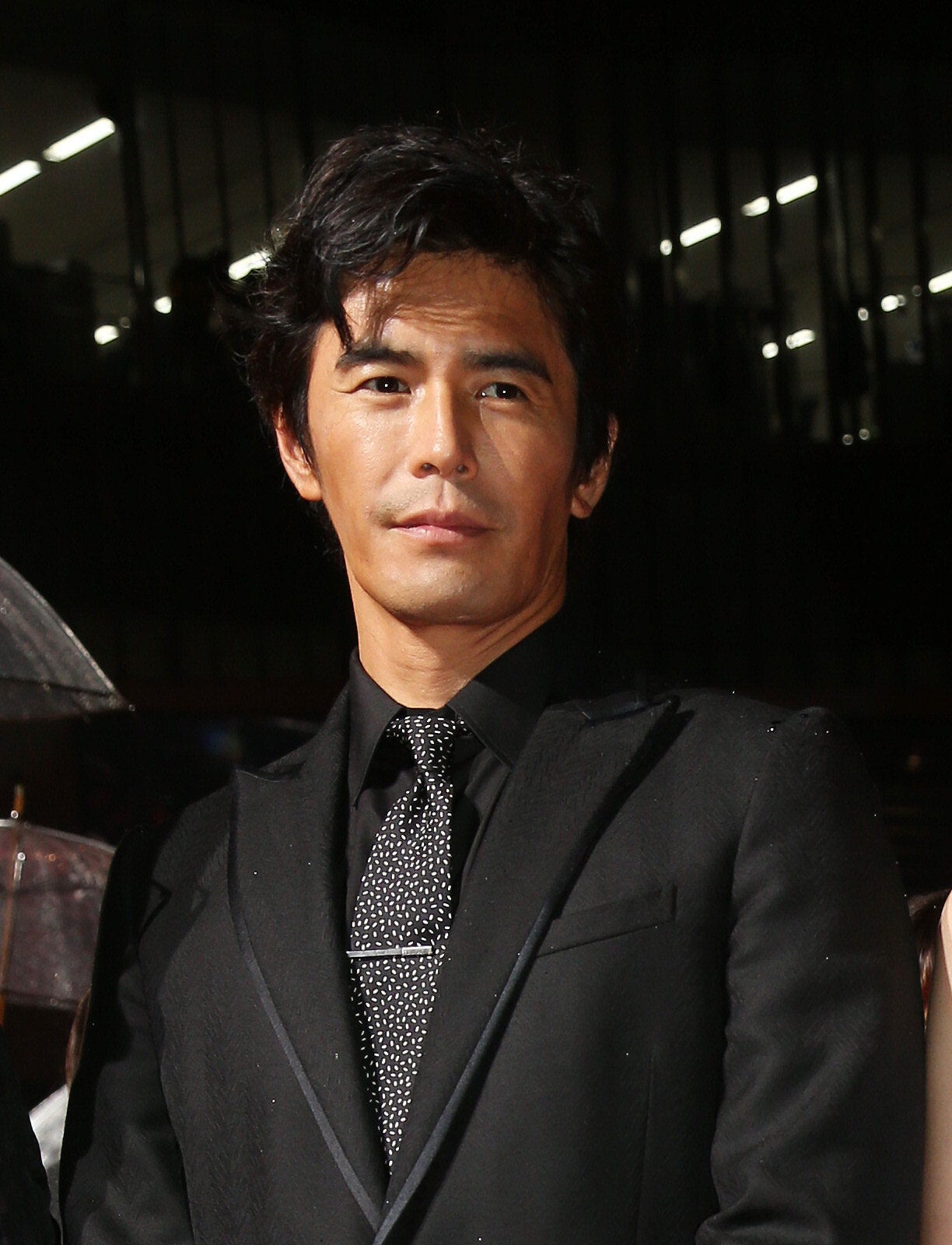 伊藤英明、“斬新すぎるメガネスタンド”に爆笑の嵐⇨「面白すぎる」「便利そうやけどやりたくない」