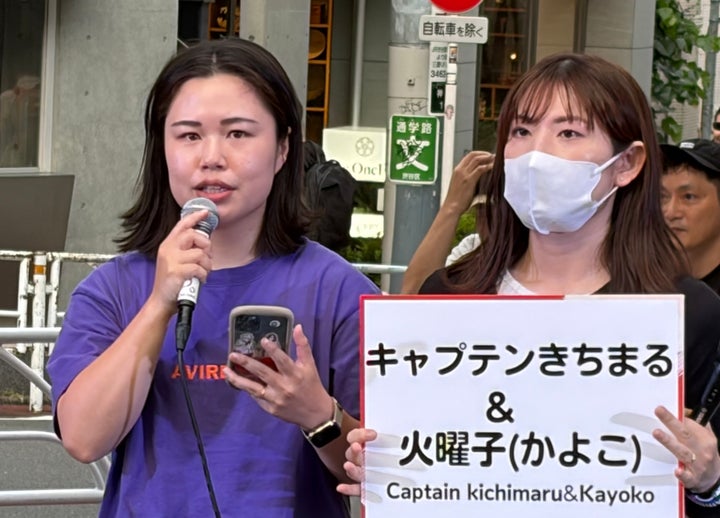 東京都在住のカップル、キャプテンきちまるさん(左)と火曜子さん。妊活をして2025年に第一子が生まれ、子育て中。