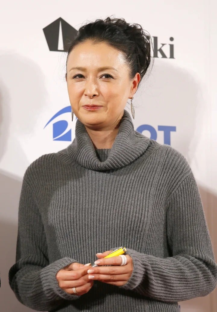 国生さゆり、群馬・富岡が誇る“繭モチーフの銘菓”に感激⇨伝統の逸品に「ほっこり癒やされます」