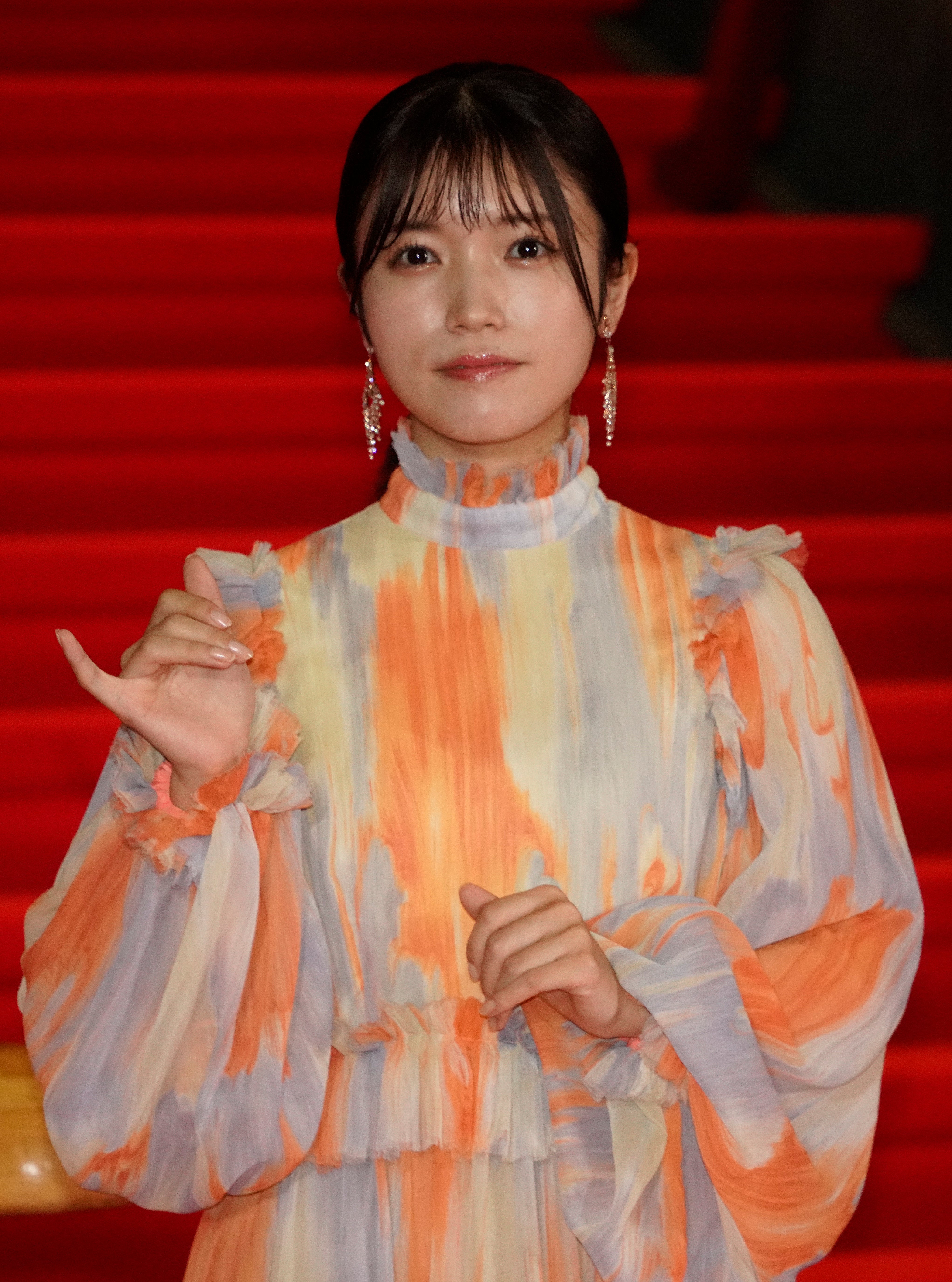 美山加恋、愛犬を刺繍した手作りのスマホショルダーが素敵すぎる⇨「ほんと器用」「似てる！」の声
