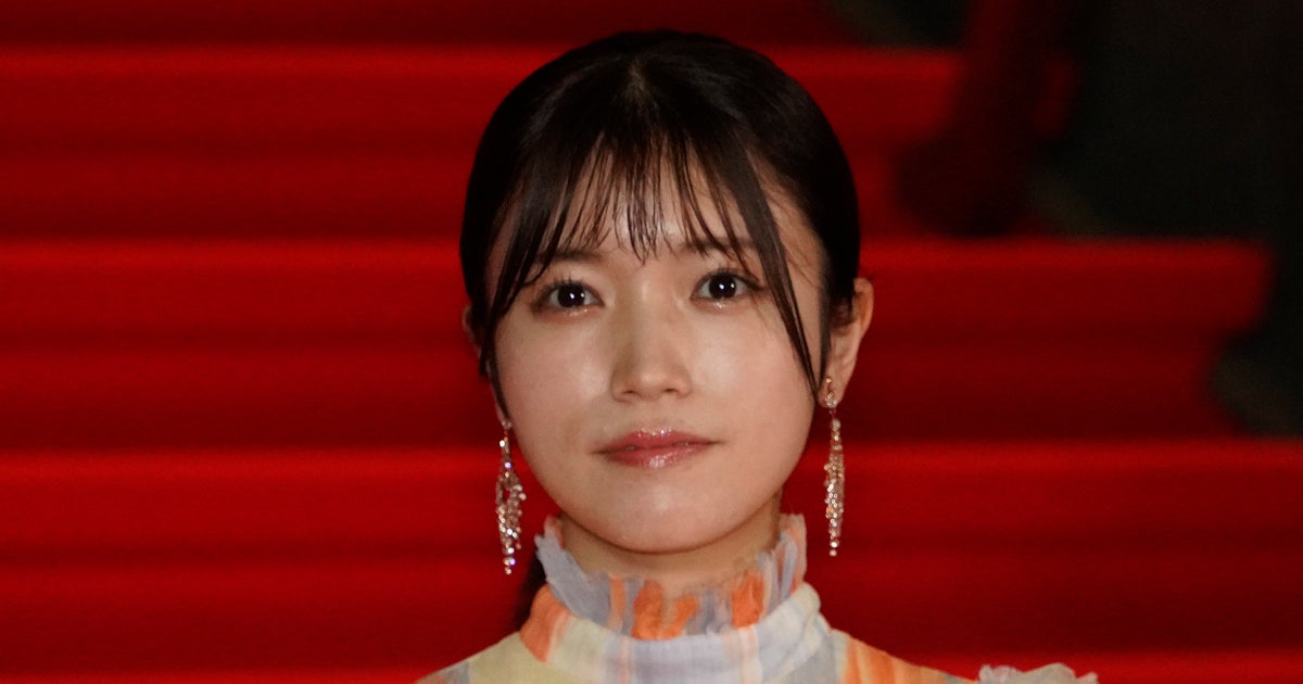 美山加恋、愛犬を刺繍した手作りのスマホショルダーが素敵すぎる⇨「ほんと器用」「似てる！」の声