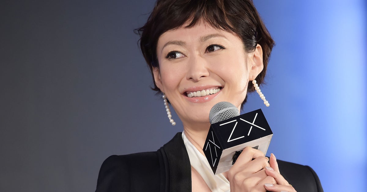 田丸麻紀、白スウェットの休日コーデで「かっぱ寿司」へ⇨「スタイリッシュ」「どこのブランド?」と注目
