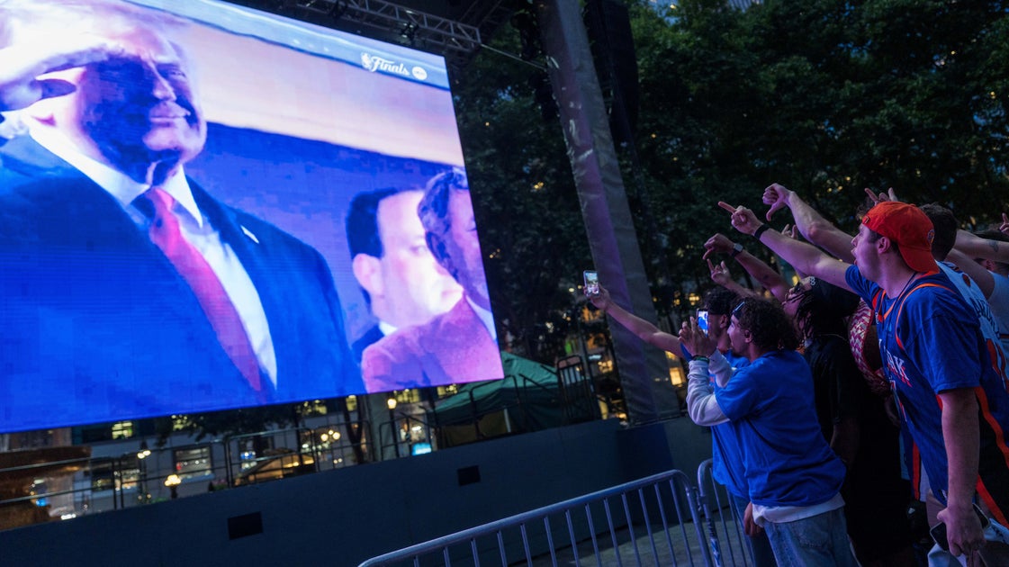 Trump Loudly Booed At Knicks Watch Party, Too