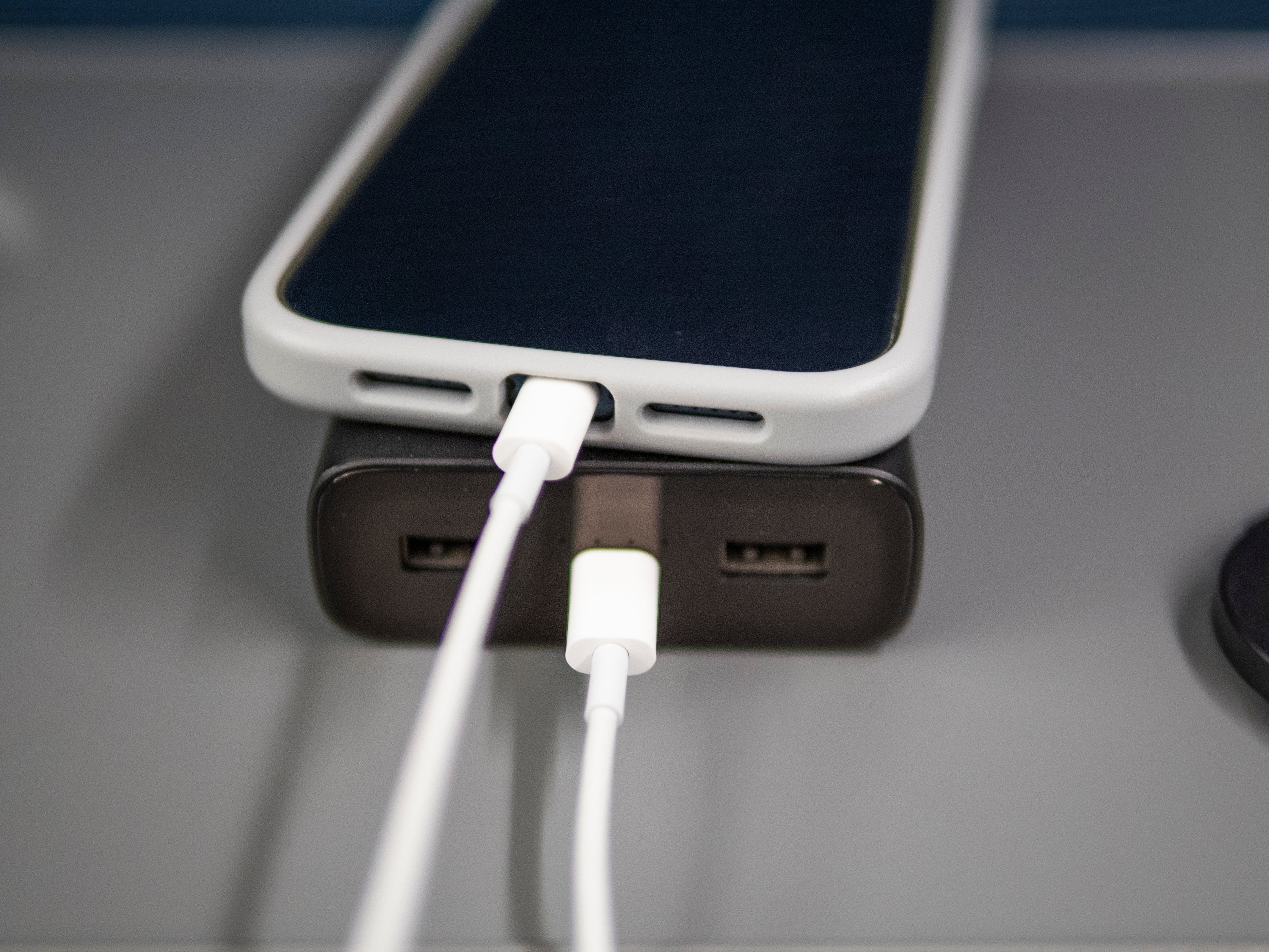 UK Fliers Urged To Place Tape On Their Power Banks