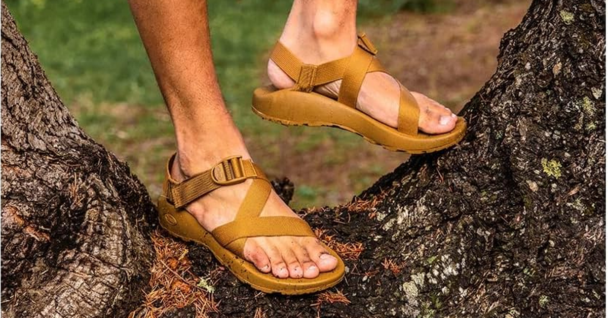These Summer Men's Shoes Can Trigger Plantar Fasciitis, A Podiatrist Says — Here's What To Try Instead