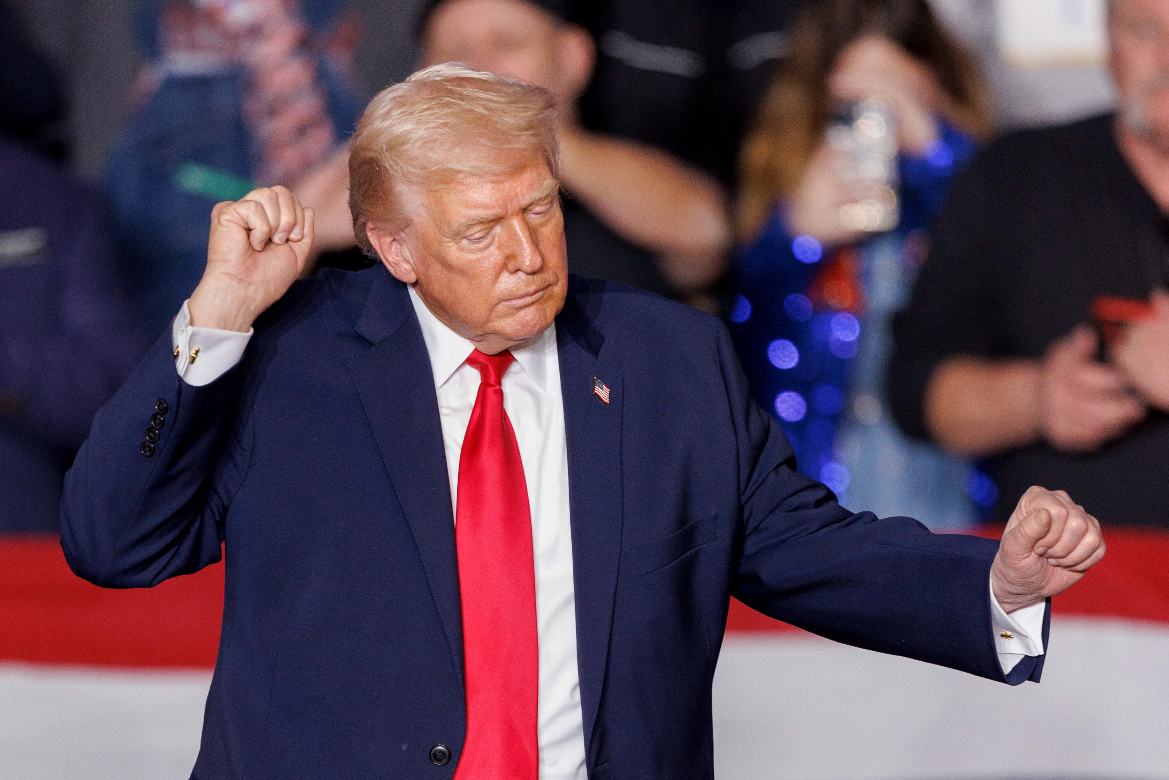 トランプ氏、自身を称えるMVに『NARUTO』想起の姿で登場。政治的文脈での描写に批判「大好きな作品に近づくな」