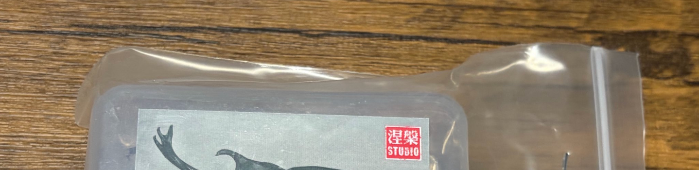 Amazonで購入したカブトムシのフィギュアが本物そっくり⇨専門家も「区別できない」と脱帽