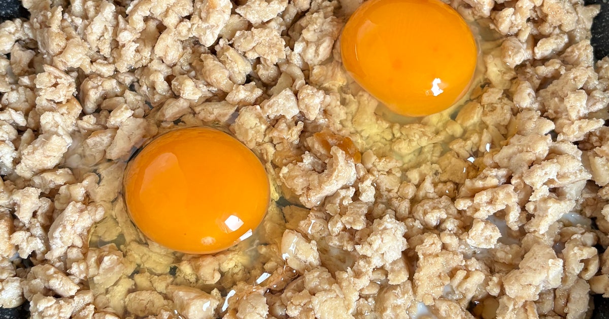 【フライパンひとつで完成】めんつゆだけで味が決まる！時短鶏そぼろ丼レシピ