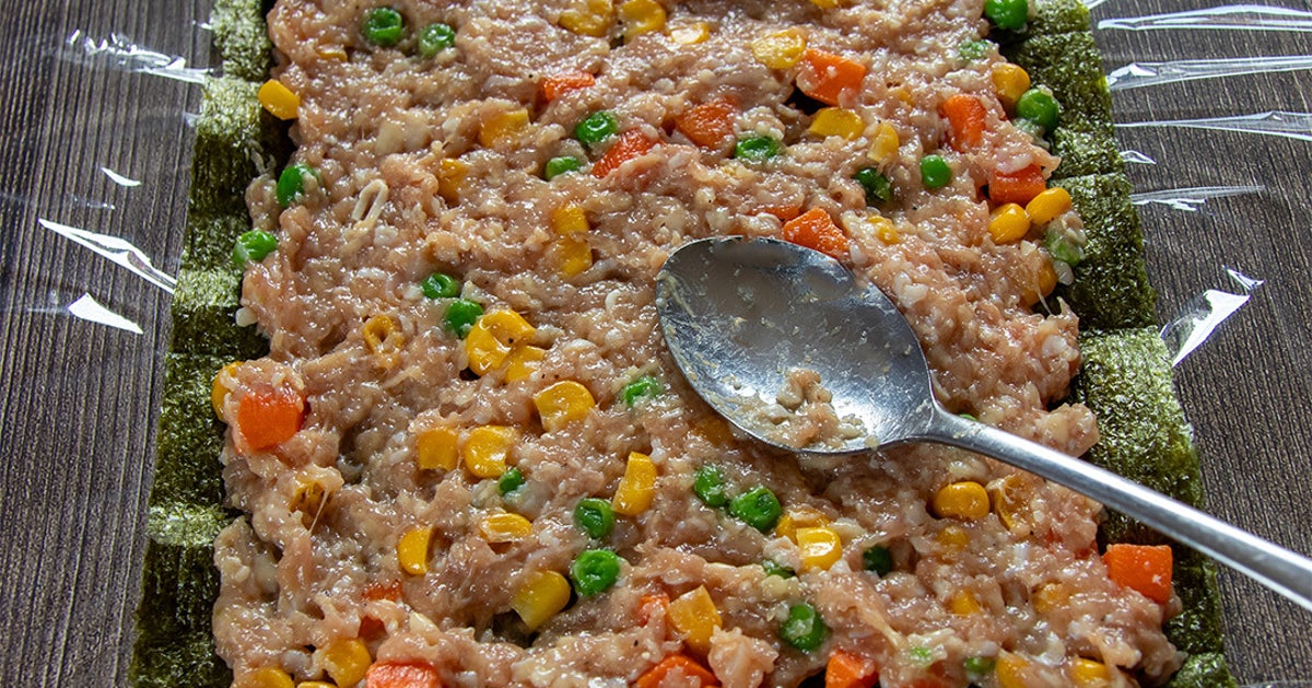 【海苔にひき肉塗ってみて】切った瞬間ちょっと自慢したくなる！お弁当にもぴったりなふんわりジューシーおかず