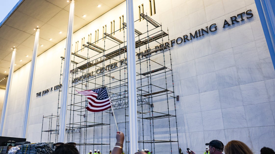 Le nom de Trump est actuellement retiré du Kennedy Center Le nom de Trump est actuellement retiré du Kennedy Center