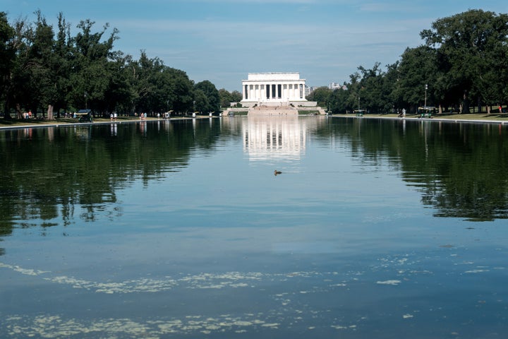 Algae in the Lincoln Memorial Reflecting Pool continues to haunt Trump and his administration, even as the president claims to have already “fixed” it.