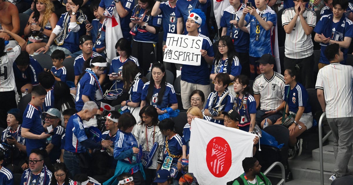 【サッカーW杯】日本サポーターが清掃をするFIFA動画に反響。ゴミを集める理由に「素晴らしい伝統ですね！」