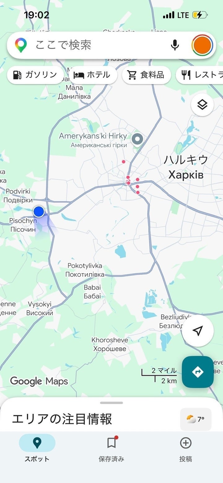 本来の現在地はピンクの丸が密集しているあたりだが、GPSはかなり西側を示している＝20日