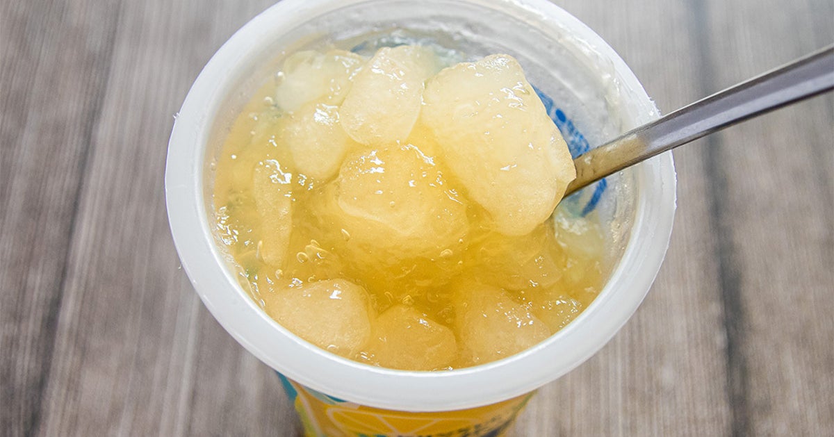 アイスボックスに注いで30秒後…「この食感は初めてかも」「ゼリーとかき氷を一緒に食べているみたい」