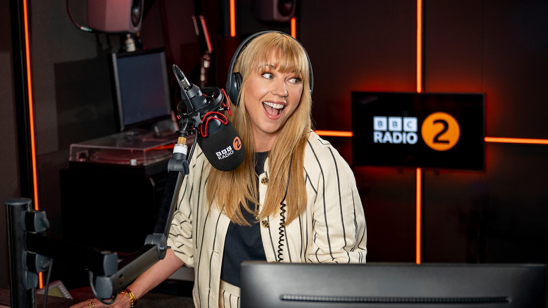 huffingtonpost.co.uk - Daniel Welsh - Sara Cox Unveils Big Plans To Launch Her Radio 2 Breakfast Show Next Month