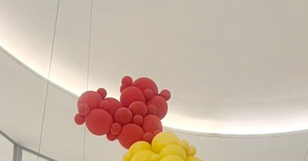 名古屋・イオンモールに出現！宙に浮かぶ“天むす”が巨大すぎる⇨「美味しそう」「名古屋してる」の声