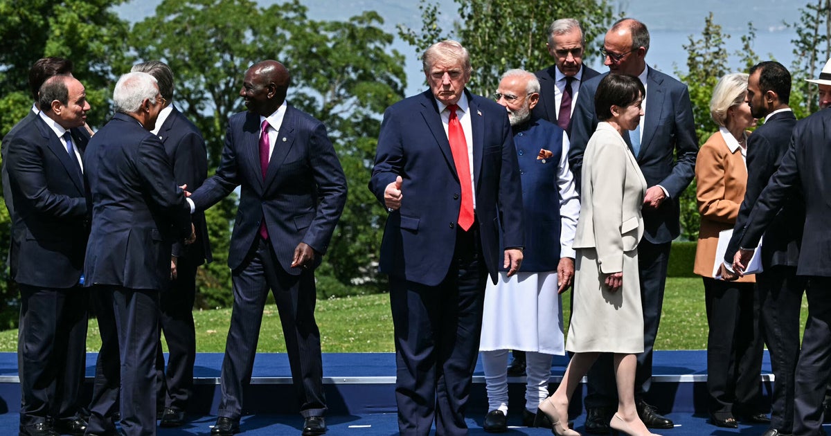 This Painfully Awkward Photo Of Donald Trump With World Leaders Is Going Viral, And I Cannot Look Away