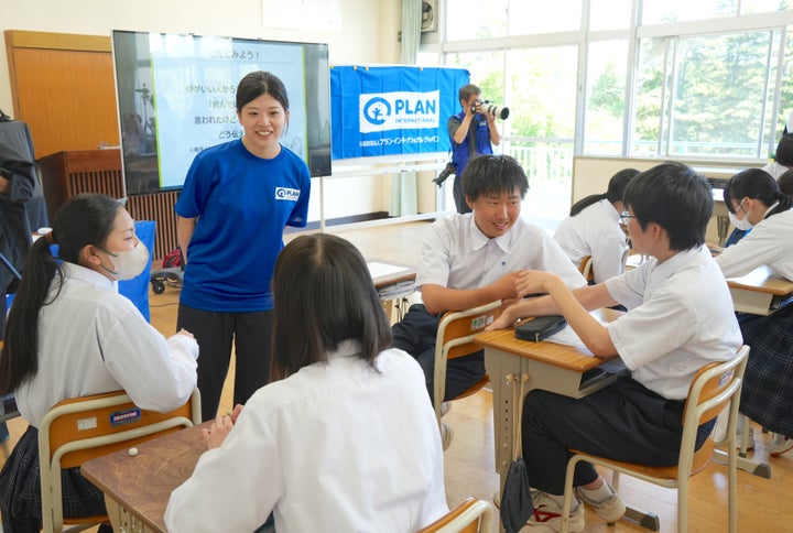 中学校では、性的同意やデートDVなど、年齢に合わせたより実践的な内容が話された。