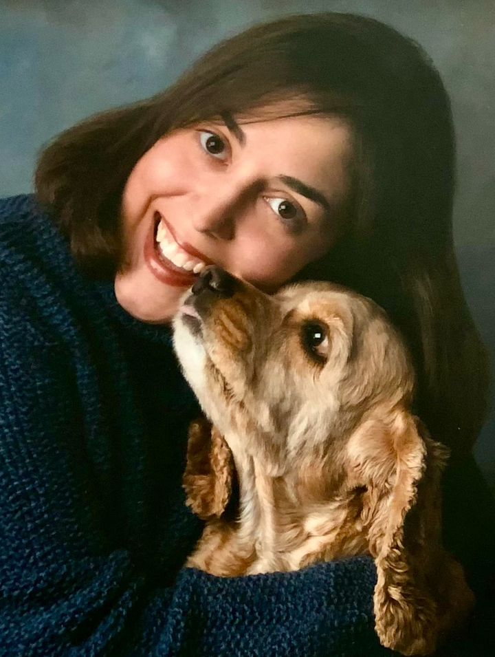 Michelle, la sœur de l'auteur, avec son chien nommé Jake. "Elle a été prise en 2009, un an avant sa mort à l'âge de 35 ans." écrit l'écrivain.