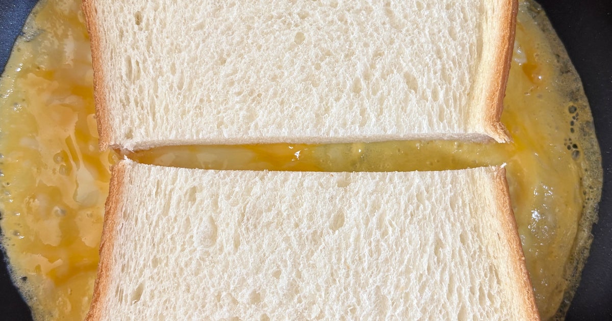 【食パン1斤じゃ足りない】10分でこの満足感!パタンと折るだけで簡単「カレー風味のツナマヨサンド」