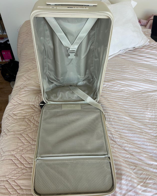 The deep inner pocket, and the zip separator.