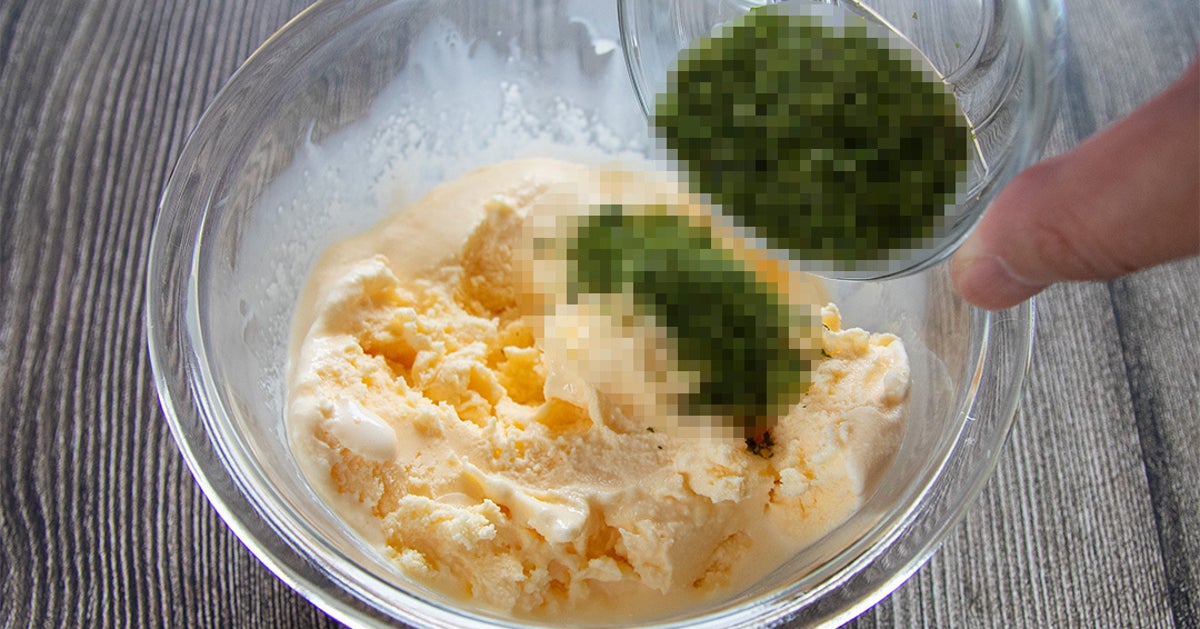 【ダマされたと思ってバニラアイスにスプーン1杯混ぜてみて】もうそのままは食べられなくなる…！公式アレンジを試してみた