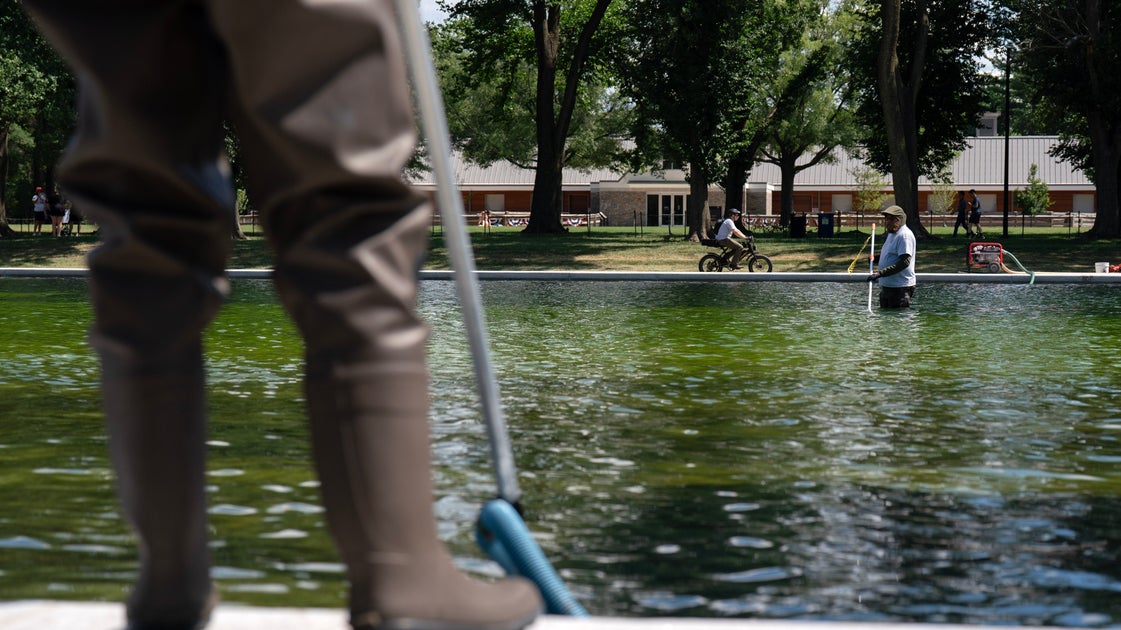 Trump behauptet, der Reflecting Pool sei inmitten von Algenwachstum und ...