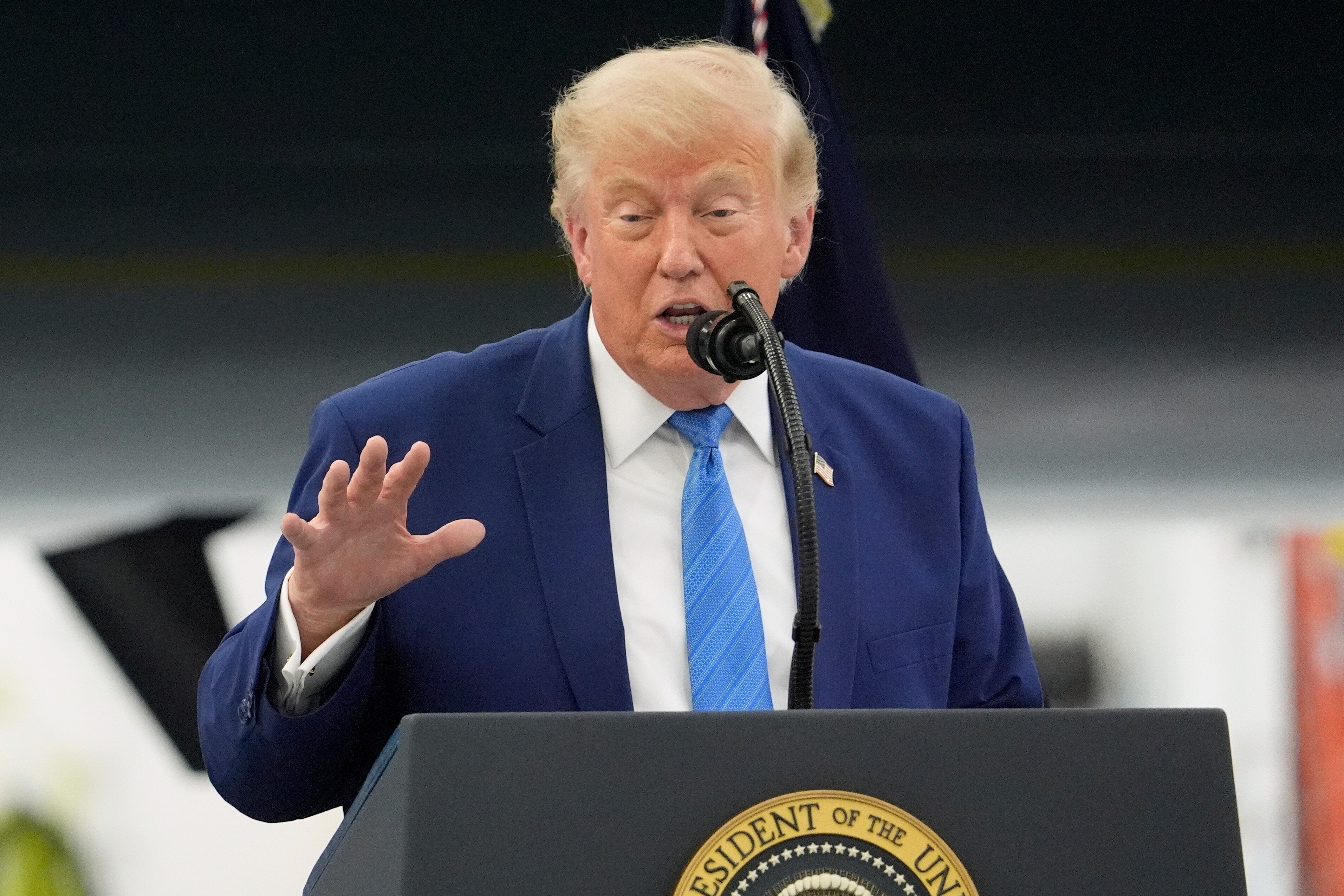 Trump Predicts 'Starmer Will Resign' In Surprise Social Media Post