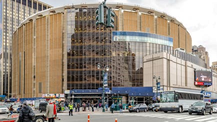 Man Falls To His Death During Rock Concert At Madison Square Garden