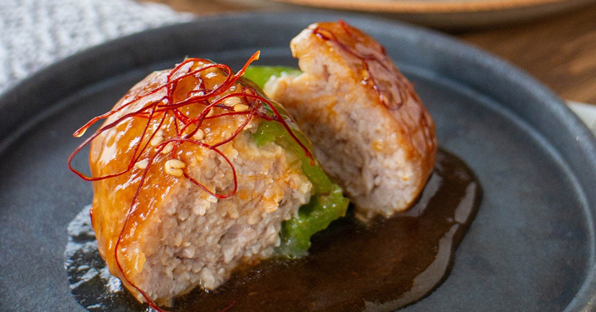 【ピーマンはこうやって食べるとウマい】白米が進む！濃厚中華あんで仕上げる「鶏ひき肉のピーマン肉詰め」