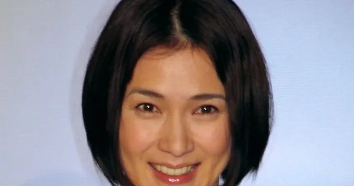 安田成美、長年愛用する“手作りの白いバッグ”を披露⇒愛着も明かす「飽きずにまだ使ってるー」